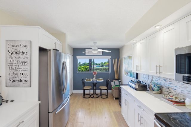 15461 Pembridge Drive 207, Delray Beach, FL 33484