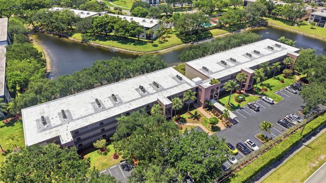 15461 Pembridge Drive 207, Delray Beach, FL 33484