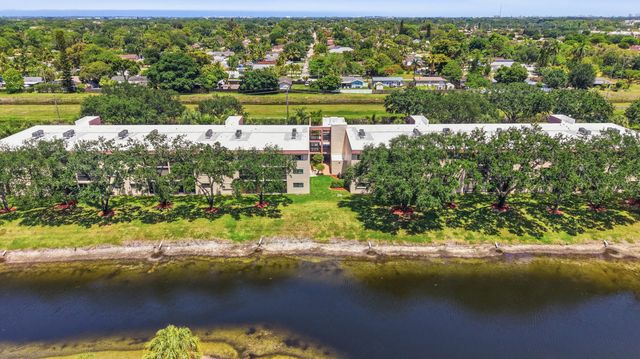 15461 Pembridge Drive 207, Delray Beach, FL 33484