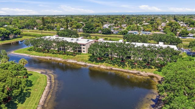 15461 Pembridge Drive 207, Delray Beach, FL 33484