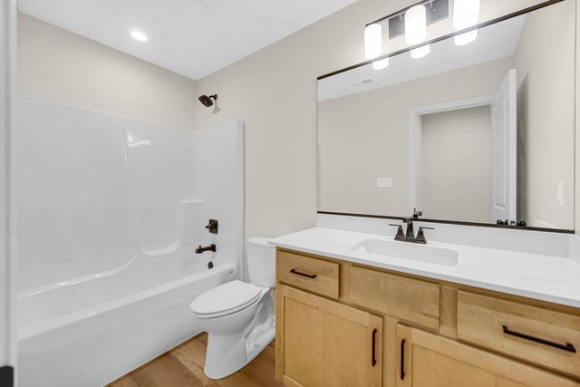 2206 Redwood Lane, Chesterton, IN 46304