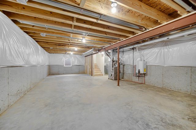 2206 Redwood Lane, Chesterton, IN 46304