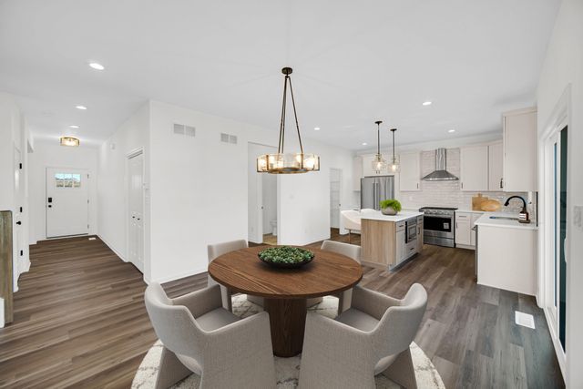2206 Redwood Lane, Chesterton, IN 46304