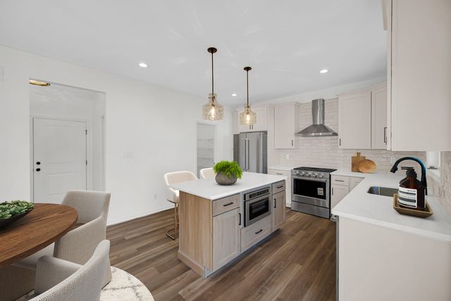 2206 Redwood Lane, Chesterton, IN 46304