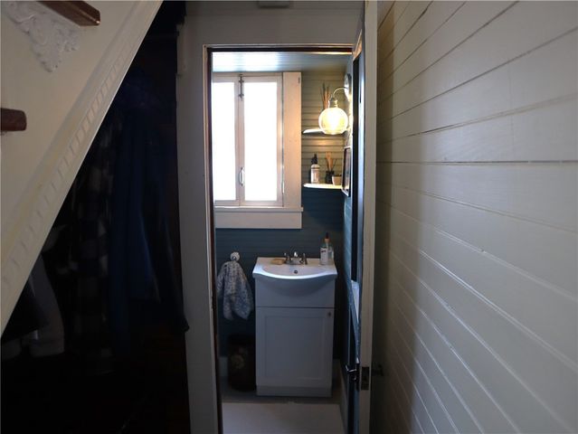 8 Van Dyke Avenue, Harpersfield, NY 12167