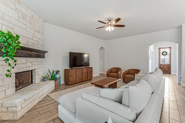 709 Winecup Way, Midlothian, TX 76065
