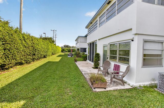 1115 LAKE Terrace 103, Boynton Beach, FL 33426