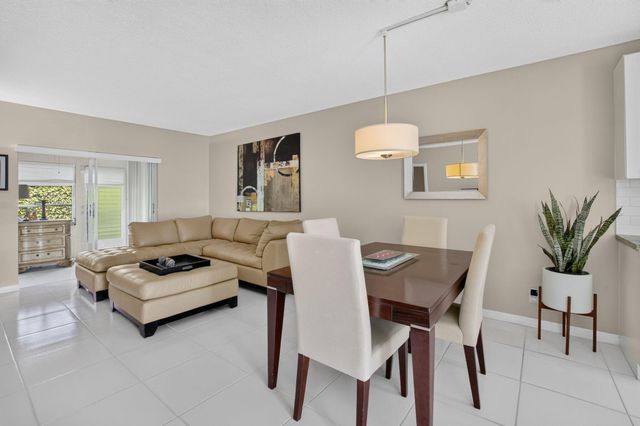 1115 LAKE Terrace 103, Boynton Beach, FL 33426