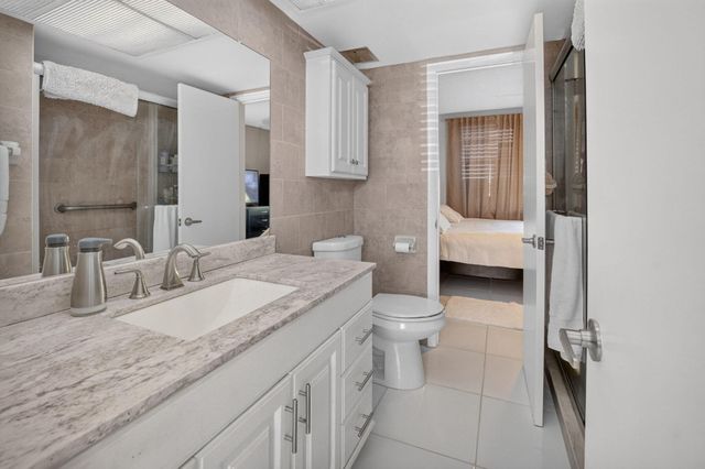 1115 LAKE Terrace 103, Boynton Beach, FL 33426