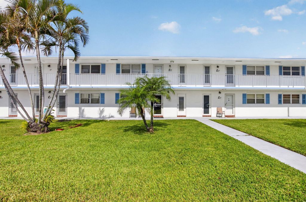 1115 LAKE Terrace 103, Boynton Beach, FL 33426