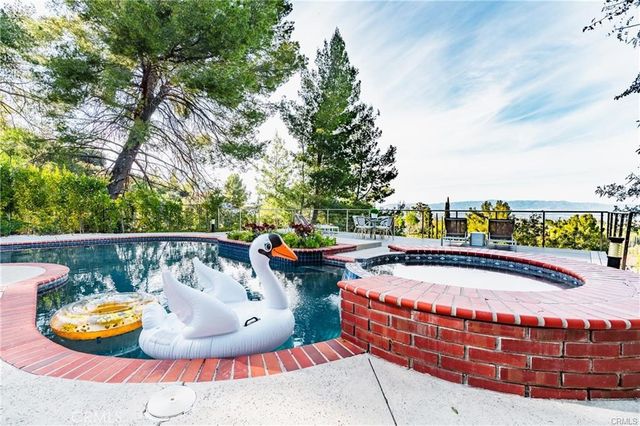 21793 Planewood Drive, Woodland Hills, CA 91364