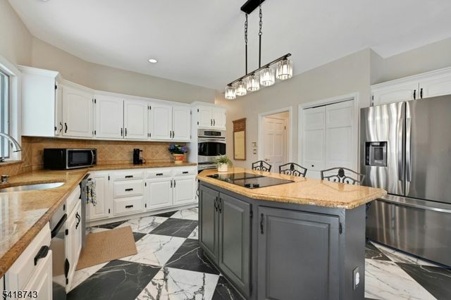 37 Hidden Glen Dr, Sparta Twp., NJ 07871