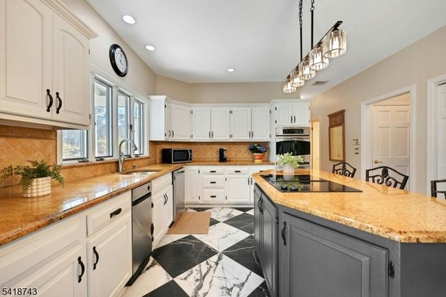 37 Hidden Glen Dr, Sparta Twp., NJ 07871