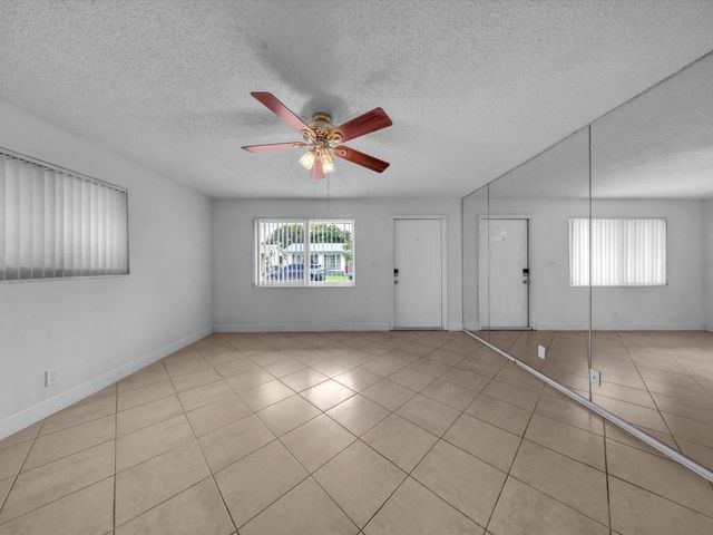 4935 NW 54th Street, Tamarac, FL 33319
