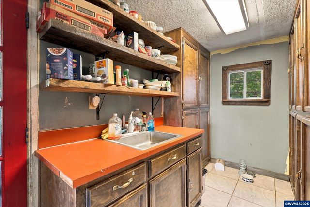6596 River Rd S, Salem, OR 97306