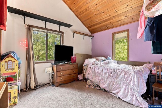 6596 River Rd S, Salem, OR 97306
