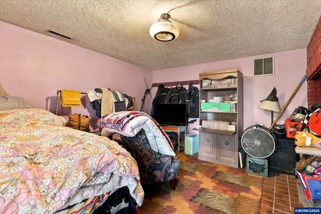 6596 River Rd S, Salem, OR 97306