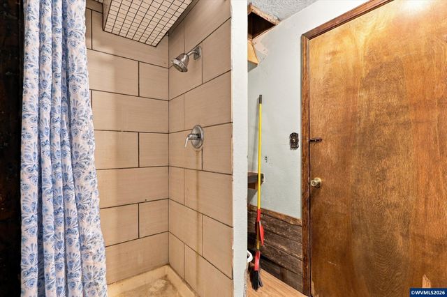 6596 River Rd S, Salem, OR 97306