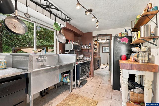 6596 River Rd S, Salem, OR 97306