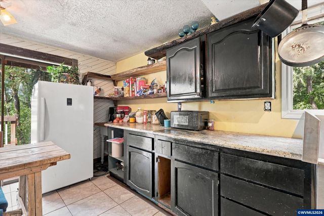 6596 River Rd S, Salem, OR 97306