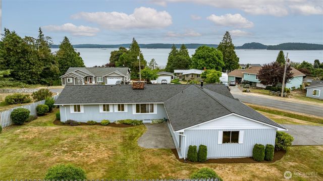 690 Maplewood Loop, Oak Harbor, WA 98277