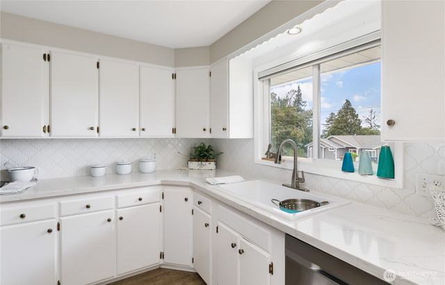 690 Maplewood Loop, Oak Harbor, WA 98277