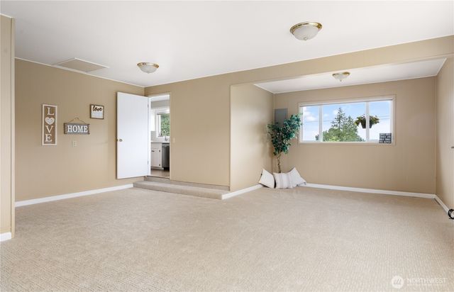 690 Maplewood Loop, Oak Harbor, WA 98277