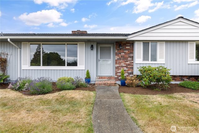 690 Maplewood Loop, Oak Harbor, WA 98277