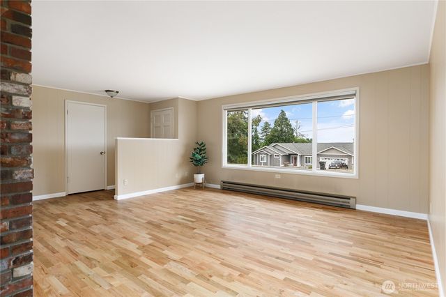 690 Maplewood Loop, Oak Harbor, WA 98277