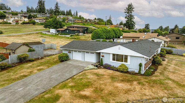 690 Maplewood Loop, Oak Harbor, WA 98277