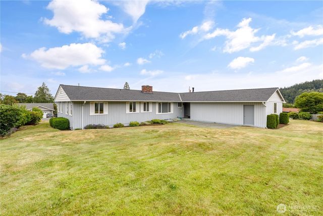 690 Maplewood Loop, Oak Harbor, WA 98277
