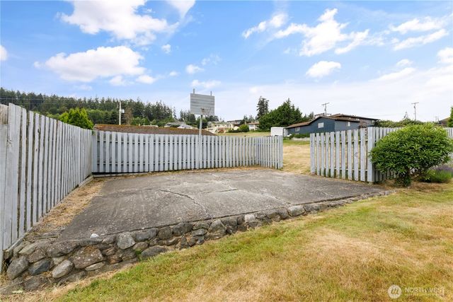 690 Maplewood Loop, Oak Harbor, WA 98277