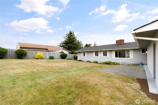 690 Maplewood Loop, Oak Harbor, WA 98277
