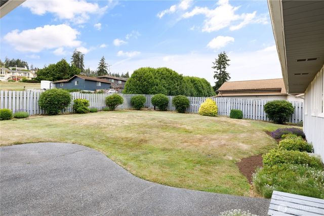 690 Maplewood Loop, Oak Harbor, WA 98277