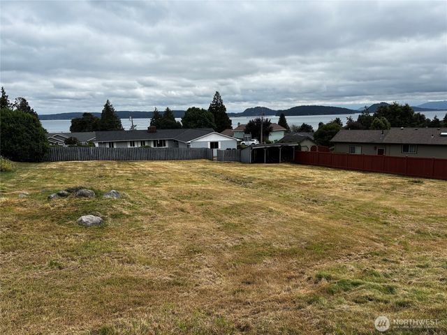 690 Maplewood Loop, Oak Harbor, WA 98277