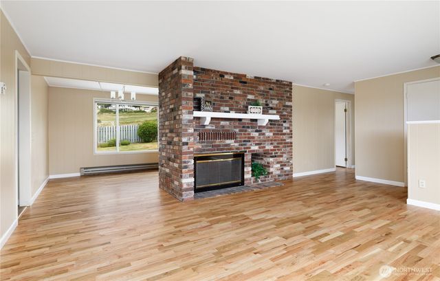 690 Maplewood Loop, Oak Harbor, WA 98277