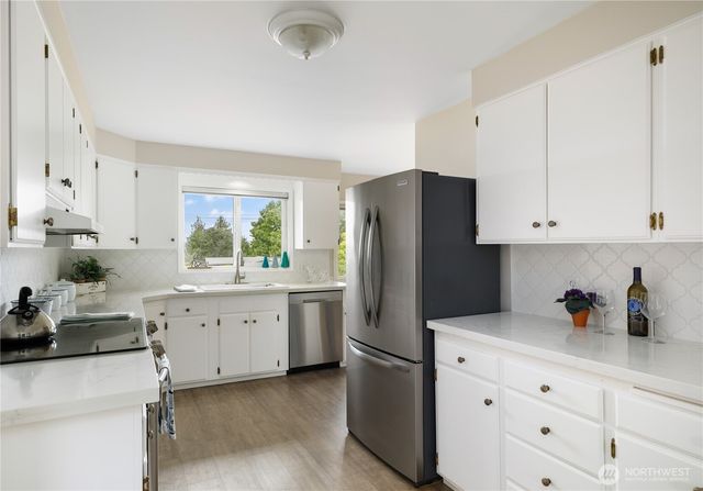 690 Maplewood Loop, Oak Harbor, WA 98277