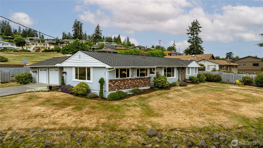 690 Maplewood Loop, Oak Harbor, WA 98277