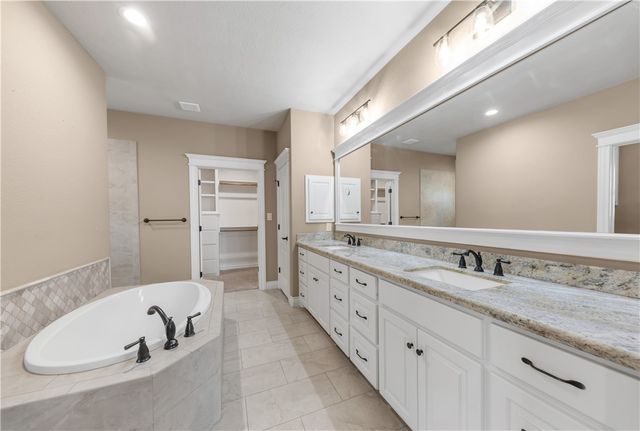 3520 Foxcroft Path, Bryan, TX 77808