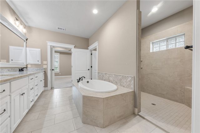 3520 Foxcroft Path, Bryan, TX 77808