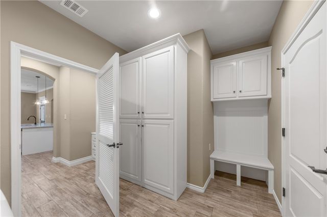 3520 Foxcroft Path, Bryan, TX 77808