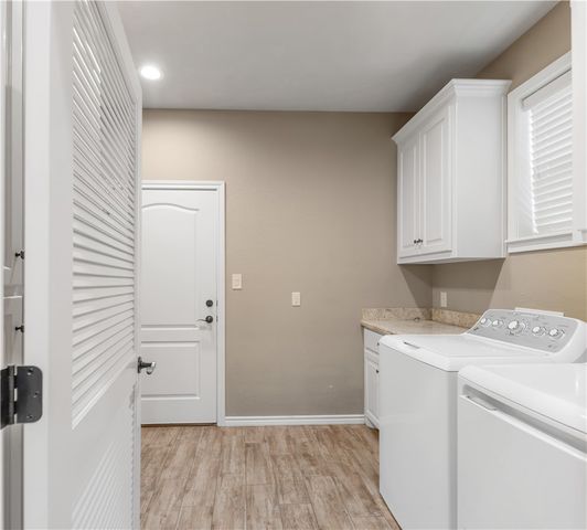 3520 Foxcroft Path, Bryan, TX 77808