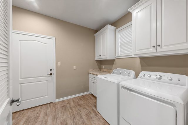 3520 Foxcroft Path, Bryan, TX 77808