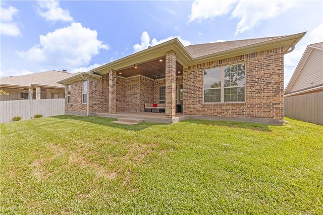 3520 Foxcroft Path, Bryan, TX 77808