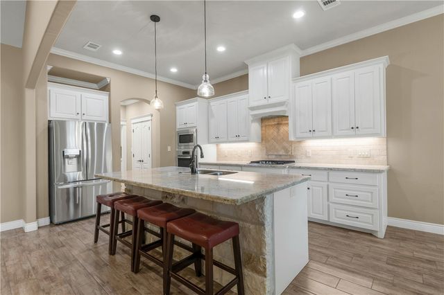 3520 Foxcroft Path, Bryan, TX 77808