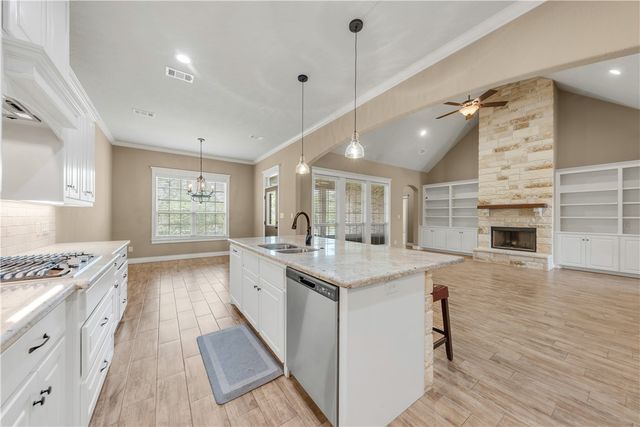 3520 Foxcroft Path, Bryan, TX 77808