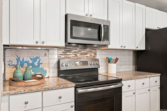 464 Pecan Row, Canyon Lake, TX 78132