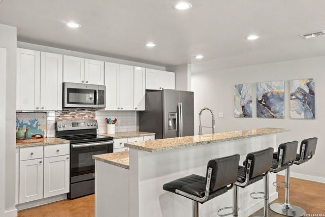 464 Pecan Row, Canyon Lake, TX 78132