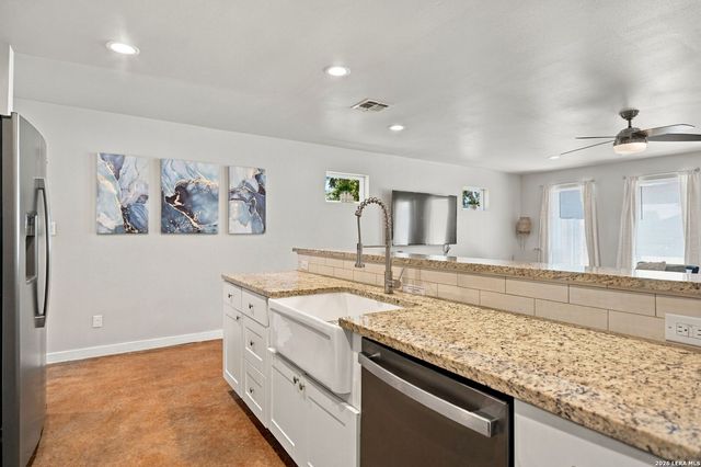 464 Pecan Row, Canyon Lake, TX 78132