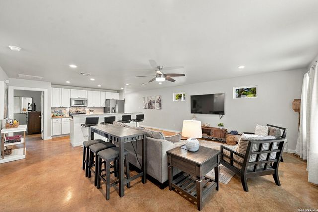 464 Pecan Row, Canyon Lake, TX 78132